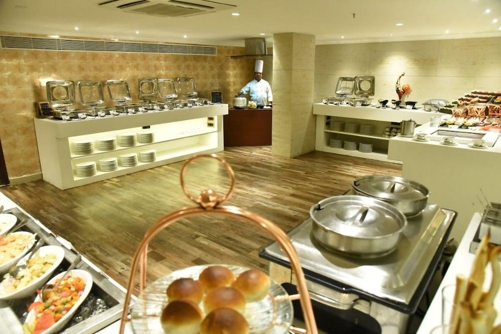 Royalton Hyderabad Abids Hotel Ngoại thất bức ảnh