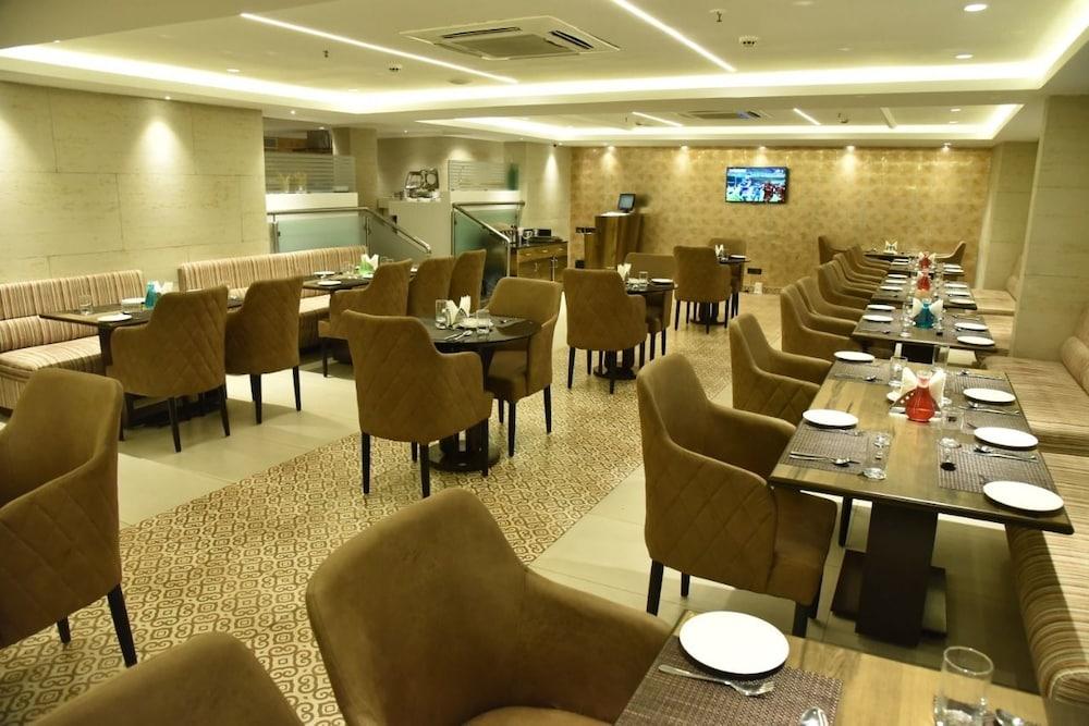Royalton Hyderabad Abids Hotel Ngoại thất bức ảnh