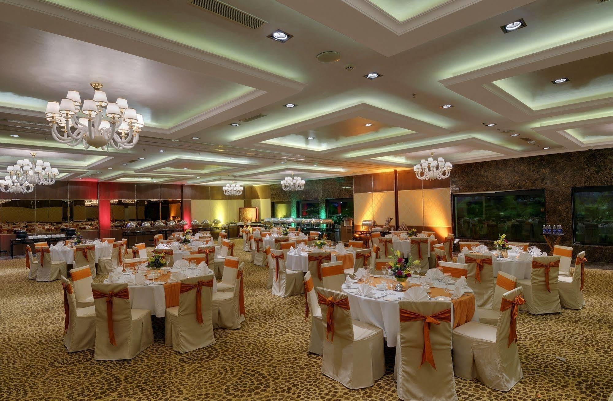 Royalton Hyderabad Abids Hotel Ngoại thất bức ảnh