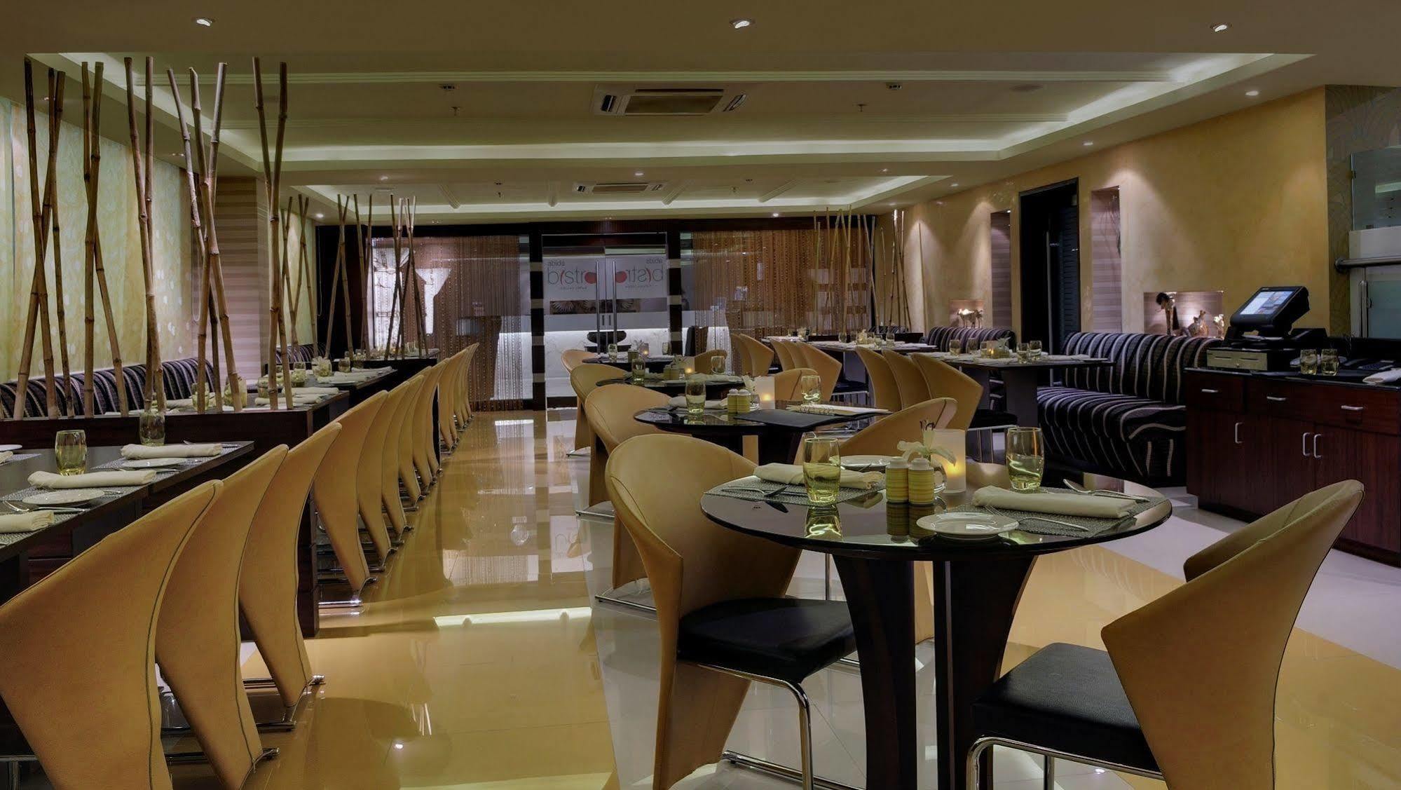Royalton Hyderabad Abids Hotel Ngoại thất bức ảnh